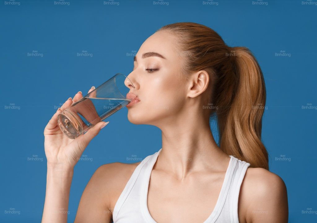 Uống nước nhiều có tốt cho thận không