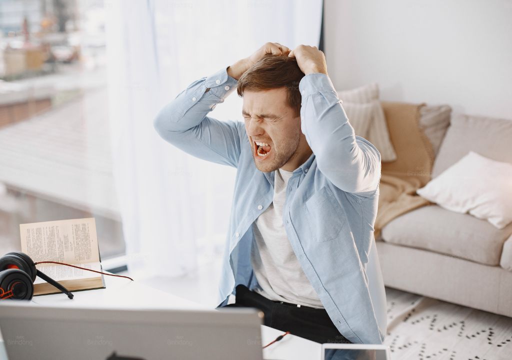 Người đàn ông đang tức giận