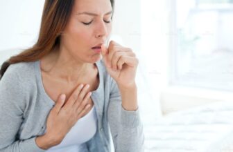 Người phụ nữ bị cảm cúm