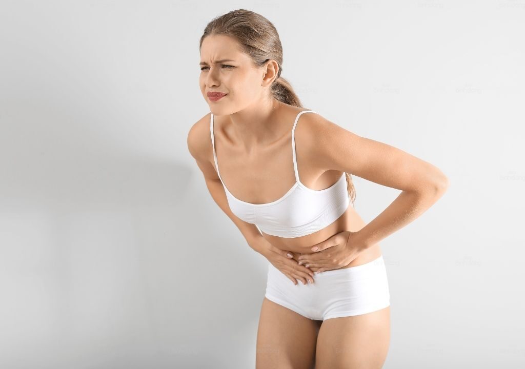 Người phụ nữ bị đau bụng kinh và kéo dài trong thời giand ài
