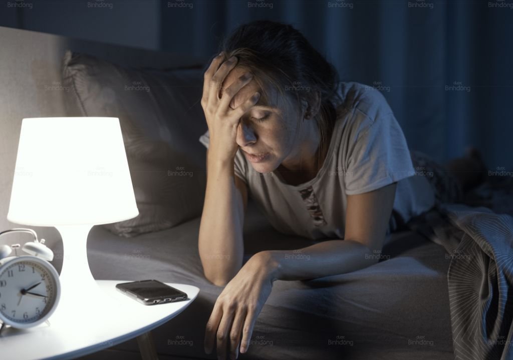 Cảm giác nặng đầu, buồn ngủ kéo dài vào ban đêm