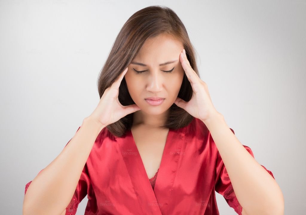 Hình ảnh nữ giới bị xay xẩm, choáng nhẹ liên quan chu kỳ kinh nguyệt