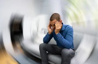 Thỉnh thoảng bị choáng nhẹ, cảm giác lâng lâng và hoa mắt