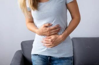 Phụ nữ đau bụng và rối loạn tiêu hóa khi tới tháng