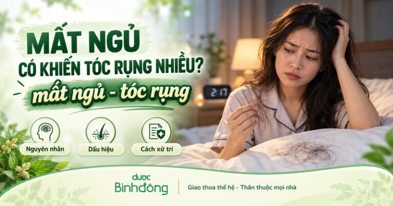 Thumbnail bài viết về mất ngủ và rụng tóc. Người phụ nữ ngồi trên giường, cầm lọn tóc rụng, bên cạnh các mục nguyên nhân, dấu hiệu và cách xử trí.