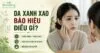 Người đang soi gương với sắc mặt nhợt nhạt trong thumbnail về tình trạng da xanh xao.