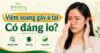 Thumbnail “Viêm xoang gây ù tai – Có đáng lo?” với phụ nữ chạm mũi, tai và ba mục thông tin.