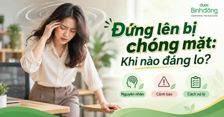 Thumbnail người phụ nữ chóng mặt khi đứng dậy, kèm ba mục nguyên nhân, cảnh báo và cách xử lý.