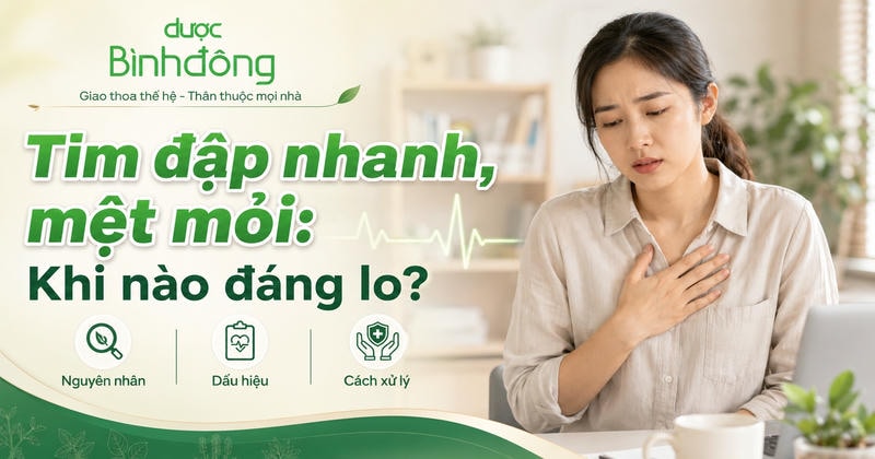 Người đang làm việc đặt tay lên ngực, cạnh biểu tượng nhịp tim.