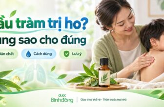 Thumbnail dầu tràm trị ho, nêu Bản chất, Cách dùng, Lưu ý; minh họa mẹ xoa dầu cho trẻ.