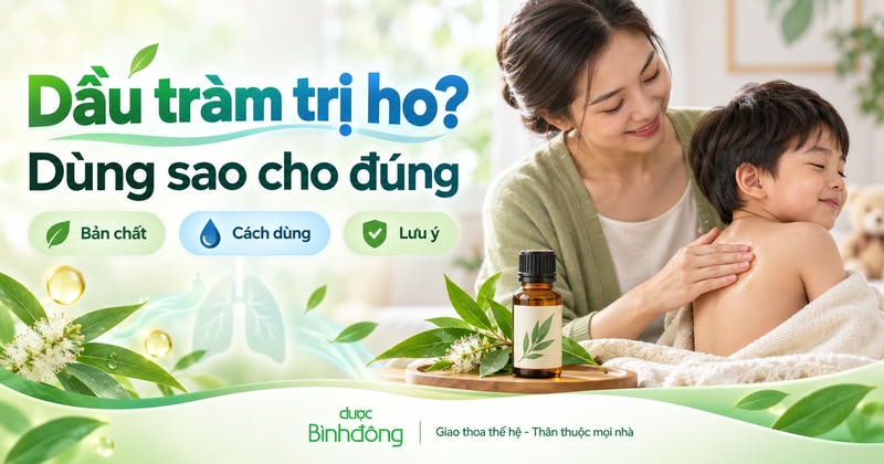 Thumbnail dầu tràm trị ho, nêu Bản chất, Cách dùng, Lưu ý; minh họa mẹ xoa dầu cho trẻ.