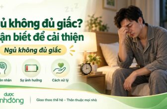Thumbnail ngủ không đủ giấc với người đàn ông mệt mỏi trên giường, kèm ba mục: nguyên nhân, ảnh hưởng và cách xử lý.