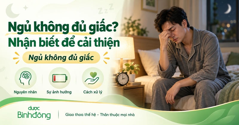 Thumbnail ngủ không đủ giấc với người đàn ông mệt mỏi trên giường, kèm ba mục: nguyên nhân, ảnh hưởng và cách xử lý.