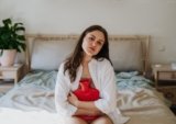 Chườm nóng có giúp giảm đau bụng kinh?