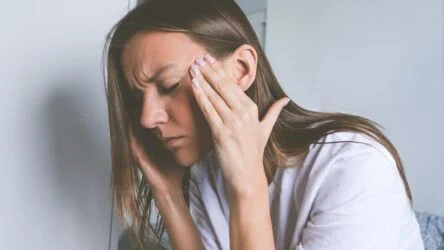 Đau đầu do căng thẳng: Nguyên nhân và Cách giảm nhanh
