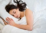 Ngủ 4 tiếng 1 ngày có sao không? Nhận biết dấu hiệu thiếu ngủ và cách tối ưu