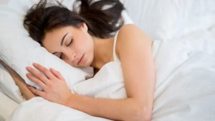 Ngủ 4 tiếng 1 ngày có sao không? Nhận biết dấu hiệu thiếu ngủ và cách tối ưu