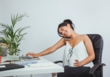 Bệnh đau lưng ở người trẻ tuổi: Nguyên nhân, Triệu chứng, Cách trị hiệu quả