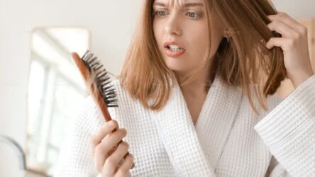 Rụng tóc do thiếu chất: Dấu hiệu nhận biết và cách cải thiện từ bên trong